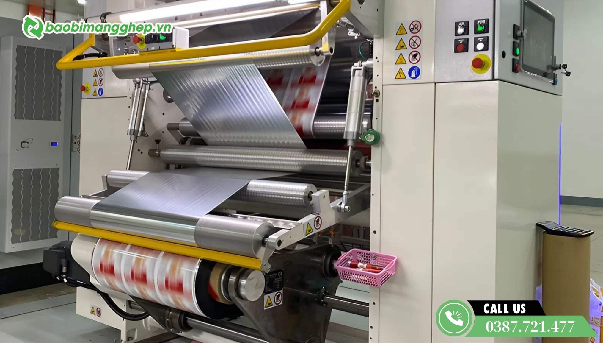 H&igrave;nh ảnh m&aacute;y gh&eacute;p m&agrave;ng sử dụng keo gh&eacute;p m&agrave;ng thực phẩm