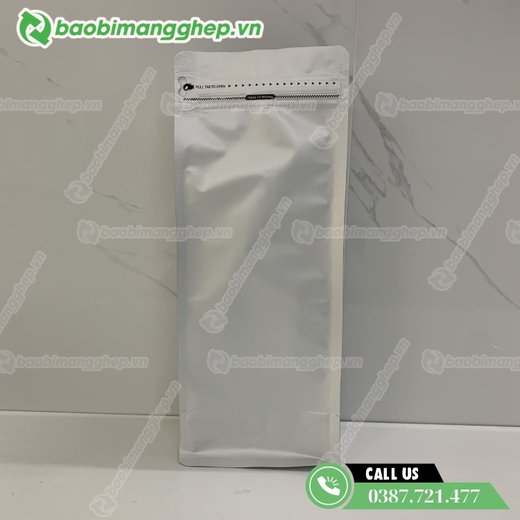 Mẫu t&uacute;i zip m&agrave;u bạc thiết kế 8 cạnh 