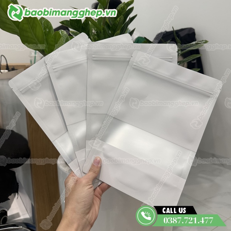 T&uacute;i zipper m&agrave;u trắng c&oacute; cửa sổ trong