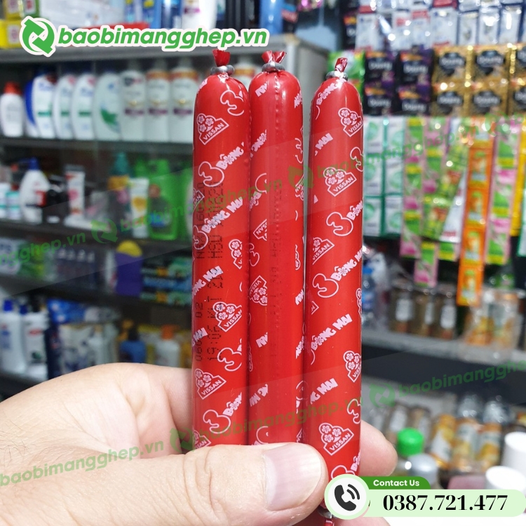 bao-bi-dung-xuc-xich-an-lien